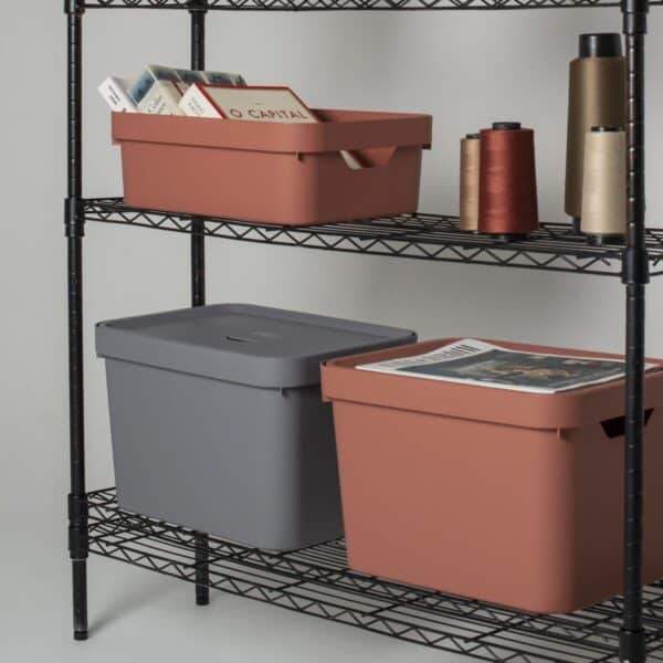 CAJA PLASTICA C/TAPA GRIS CUBE MED 18L 36X27X24CM OU - Imagen 2